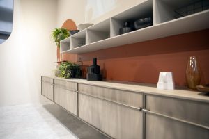 Courtesy Salone del Mobile.Milano_Diego Ravier-meble-006 Gorące trendy prosto z Mediolanu. Co królowało podczas targów designu Salone del Mobile 2022?